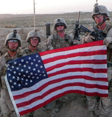 Soldiers holding the American flag